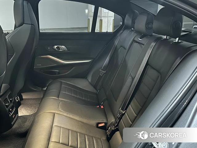 BMW 3 Series (G20) 2021 Серебристо-серый из Кореи, фото 2