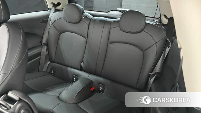 Mini Cooper 2024 Черный из Кореи, фото 2
