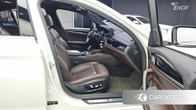 BMW 5 Series (G30) 2019 Белый из Кореи, фото 2