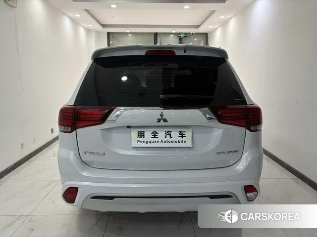 Mitsubishi  Outlander 2022 Белый из Китая, фото 2