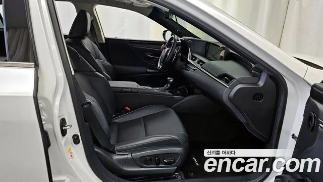 Lexus ES300h 7th generation 2019 Белый из Кореи, фото 2