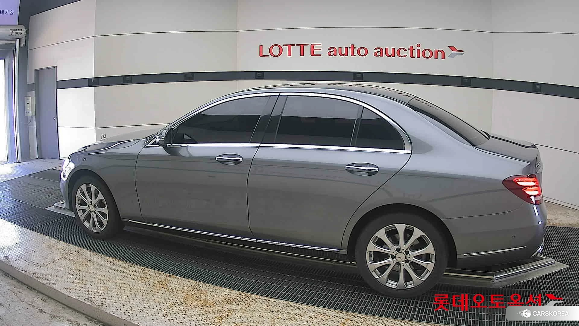 Mercedes-Benz BENZ E220 d 4MATIC 2020 992-SELENITE GREY (BENZ) из Кореи, фото 2