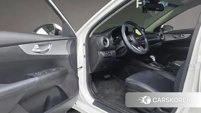 Kia The New K3 2nd generation 2022 Белый из Кореи, фото 2