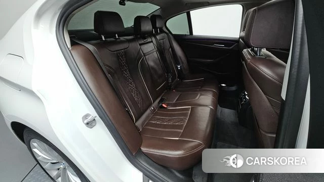 BMW 5 Series (G30) 2018 Белый из Кореи, фото 2