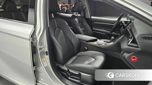 Toyota Camry (XV70) 2018 Серебряный из Кореи, фото 2