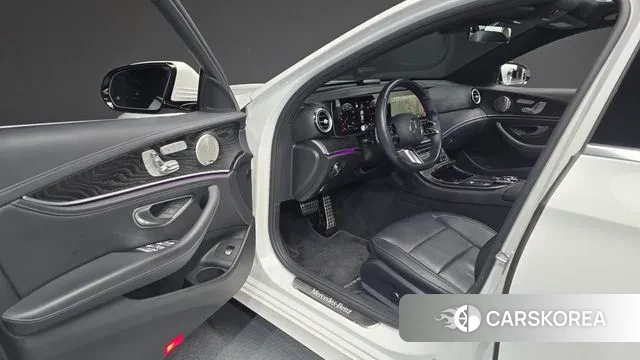 Mercedes-Benz E-Class W213 2022 Белый из Кореи, фото 2