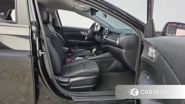 Kia The New K3 2nd generation 2022 Черный из Кореи, фото 2