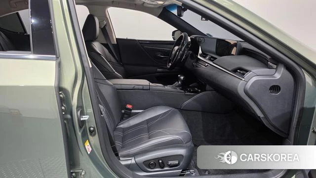 Lexus ES300h 7th generation 2018 Зеленый из Кореи, фото 2