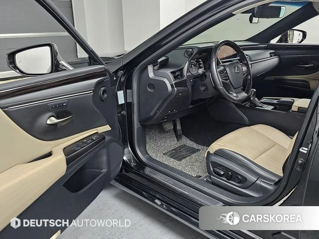 Lexus ES300h 7th generation 2019 Черный из Кореи, фото 2