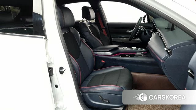 Genesis GV70 2022 Белый из Кореи, фото 2