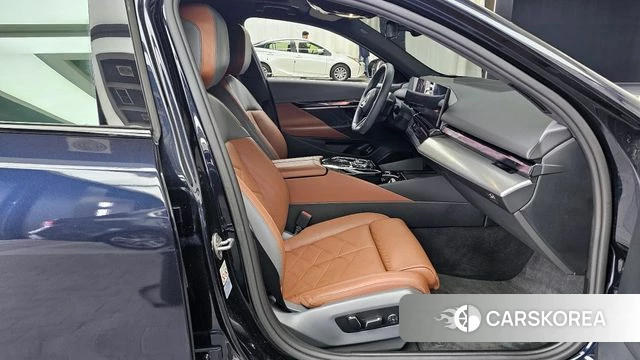 BMW i5 (G60) 2024 Черный из Кореи, фото 2