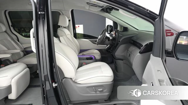 Hyundai Staria 2023 Черный из Кореи, фото 2