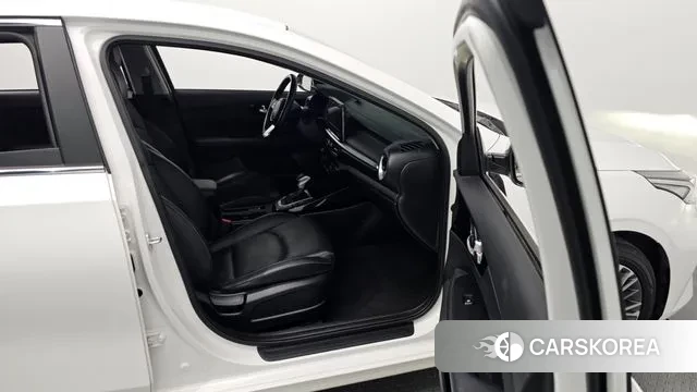 Kia The New K3 2nd generation 2022 Белый из Кореи, фото 2