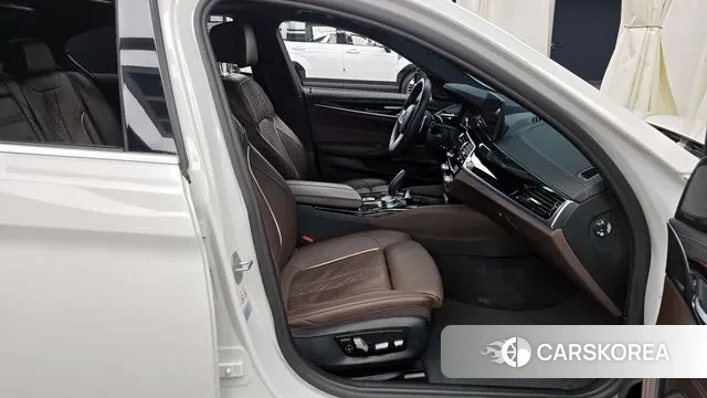 BMW 5 Series (G30) 2022 Белый из Кореи, фото 2