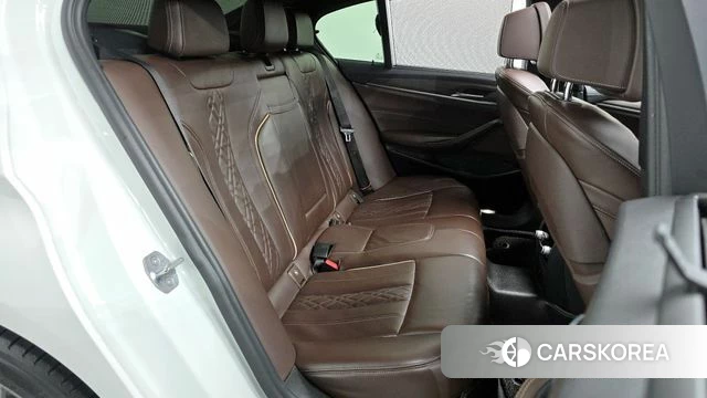 BMW 5 Series (G30) 2018 Белый из Кореи, фото 2