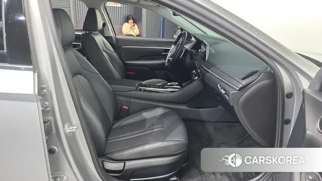 Hyundai Sonata (DN8) 2019 Серебристо-серый из Кореи, фото 2