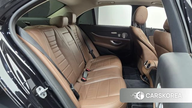 Mercedes-Benz E-Class W213 2018 Черный из Кореи, фото 2
