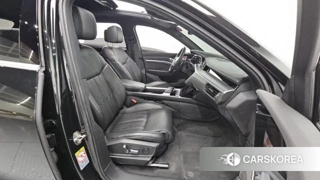 Audi e-Tron 2020 Черный из Кореи, фото 2