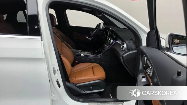 Mercedes-Benz GLC-Class X253 2023 Белый из Кореи, фото 2
