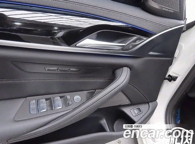 BMW 5 Series (G30) 2023 Белый из Кореи, фото 2