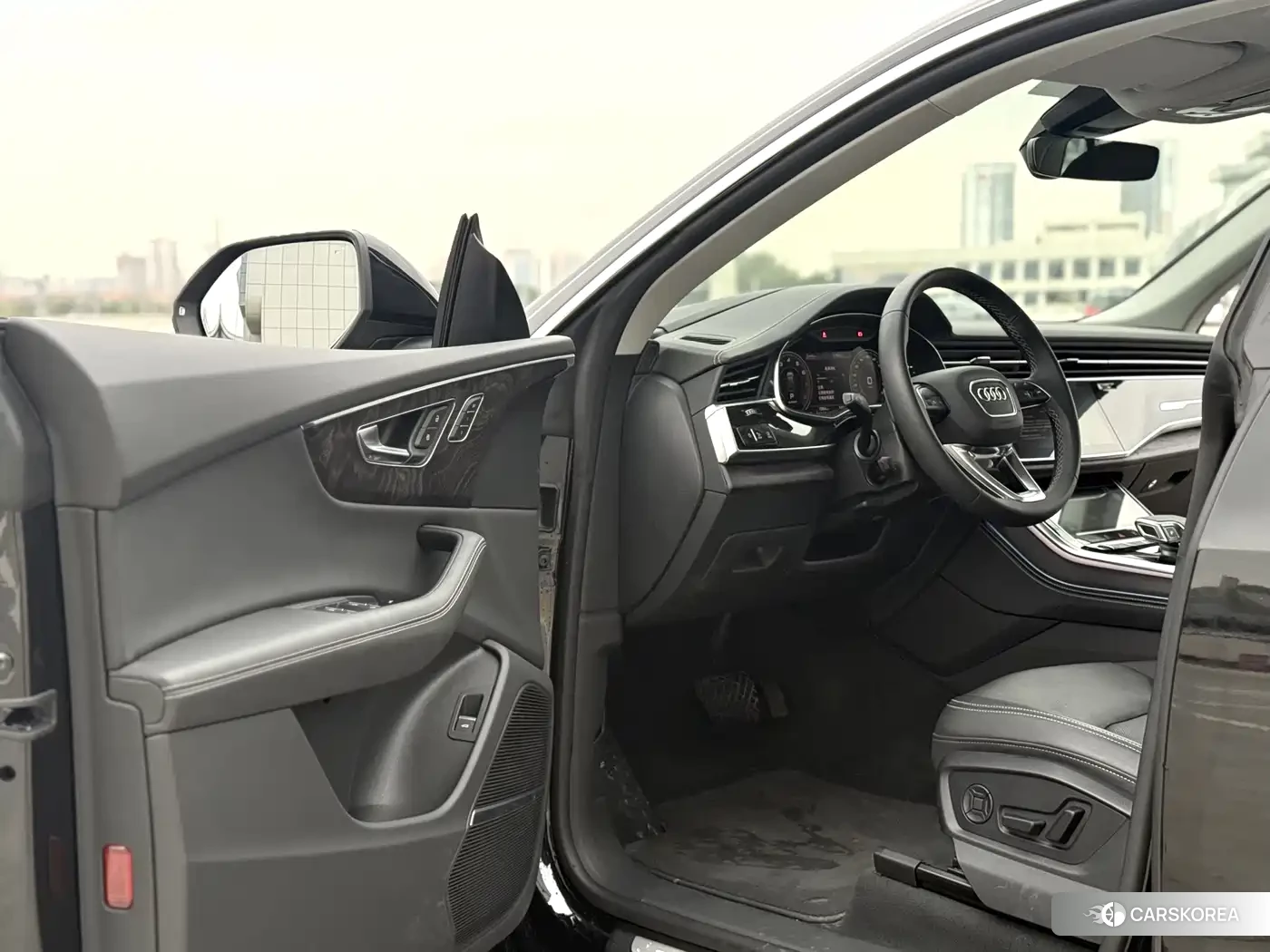 Audi Q8 2025 Черный из Китая, фото 2