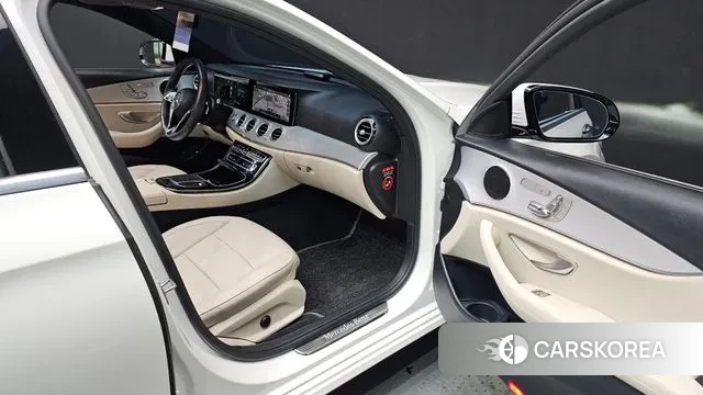 Mercedes-Benz E-Class W213 2021 Белый из Кореи, фото 2