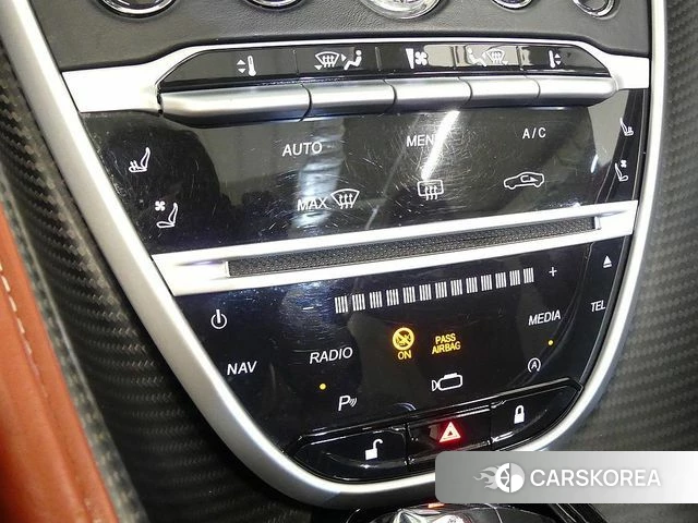 Aston Martin DB11 2023 Темно-зеленый из Кореи, фото 2