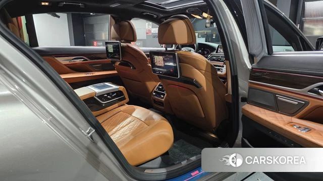 BMW 7 Series (G11) 2021 Песочный из Кореи, фото 2