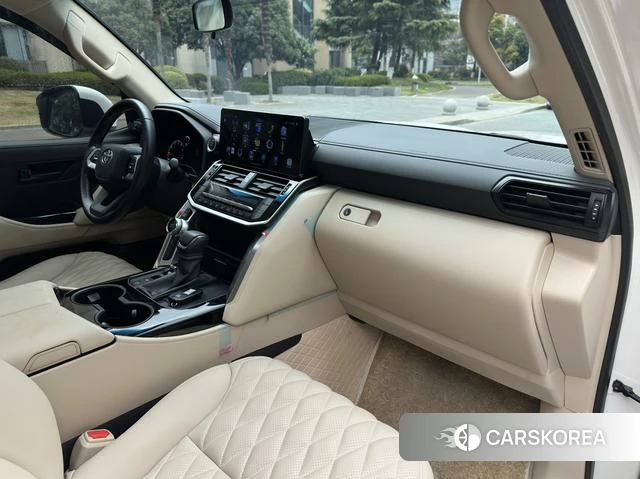 Toyota Land Cruiser (imported) 2023 Белый из Китая, фото 2