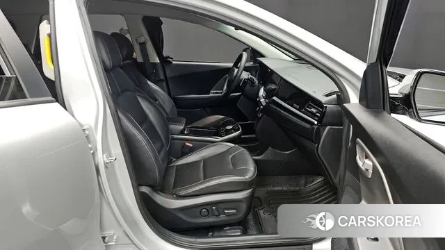 Kia Niro Plus 2023 Серебряный из Кореи, фото 2