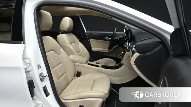 Mercedes-Benz GLA-Class X156 2019 Белый из Кореи, фото 2