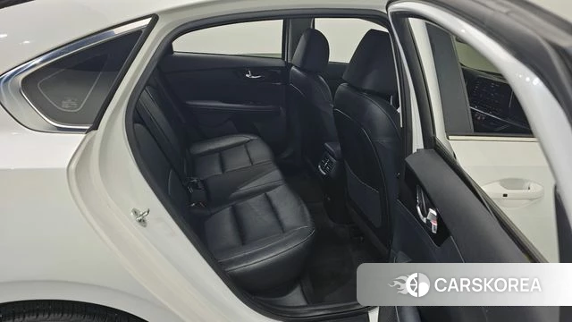 Kia The New K3 2nd generation 2021 Белый из Кореи, фото 2