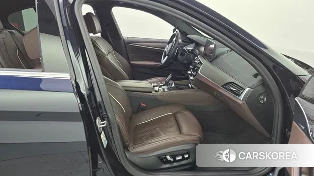 BMW 5 Series (G30) 2021 Черный из Кореи, фото 2