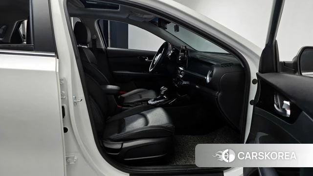 Kia The New K3 2nd generation 2021 Белый из Кореи, фото 2