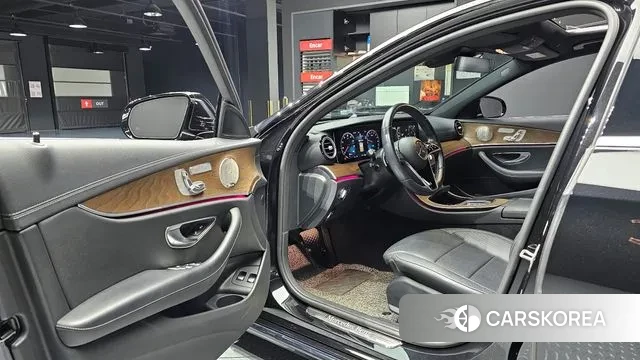 Mercedes-Benz E-Class W213 2021 Черный из Кореи, фото 2