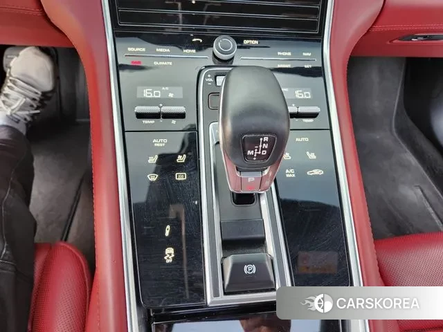 Porsche Panamera (971) 2018 Белый из Кореи, фото 2