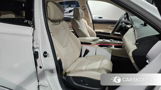 Genesis GV70 2023 Белый из Кореи, фото 2