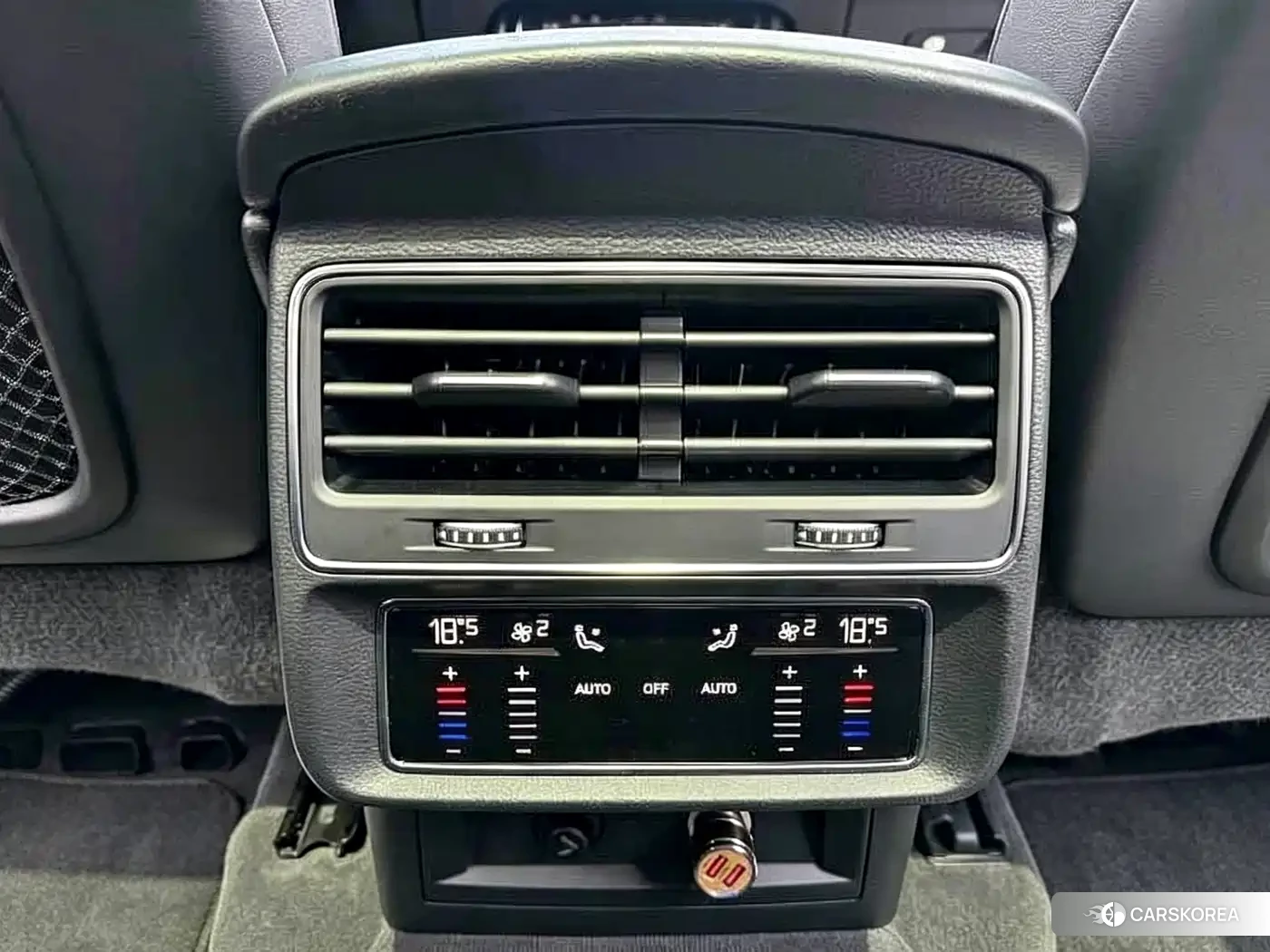 Audi Q7 2021 Черный из Китая, фото 2