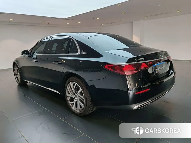 Mercedes-Benz E-class 2025 Черный из Китая, фото 2