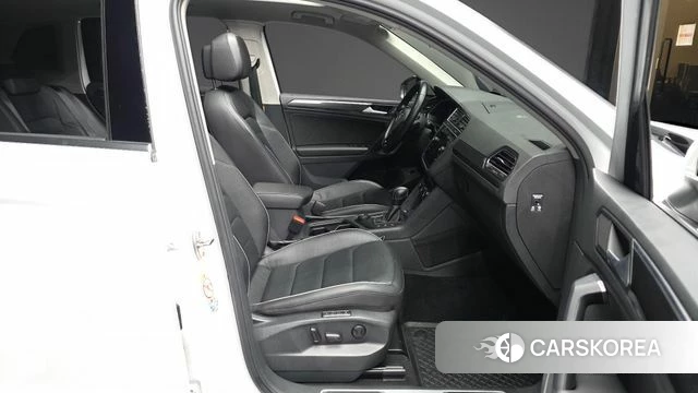 Volkswagen Tiguan second Generation 2020 Белый из Кореи, фото 2