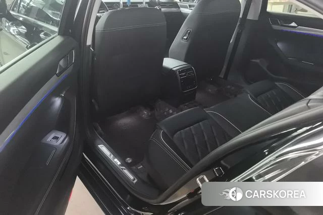 Volkswagen Magotan PHEV 2021 Черный из Китая, фото 2