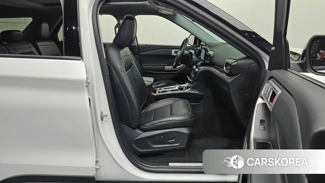 Ford Explorer 6th Generation 2023 Белый из Кореи, фото 2