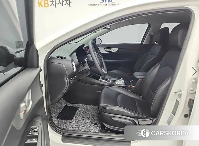 Kia The New K3 2nd generation 2021 Белый из Кореи, фото 2