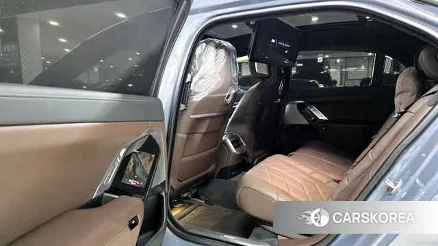 BMW 7 Series (G70) 2023 Серый из Кореи, фото 2