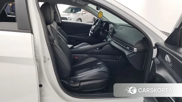 Hyundai Avante Hybrid (CN7) 2023 Белый из Кореи, фото 2