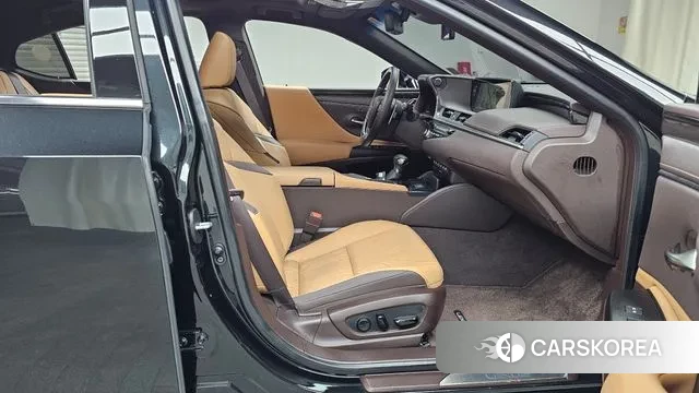 Lexus ES300h 7th generation 2020 Черный из Кореи, фото 2