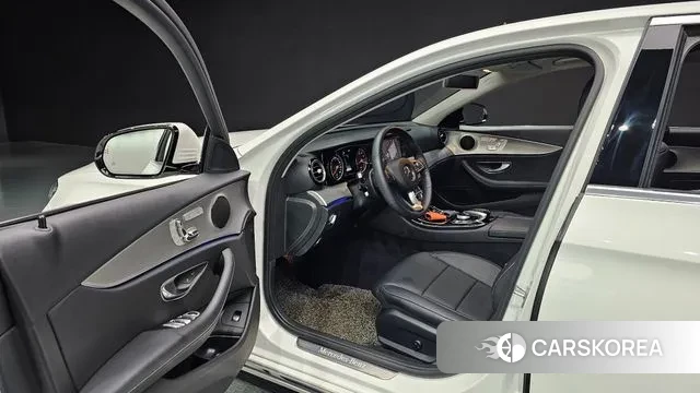 Mercedes-Benz E-Class W213 2018 Белый из Кореи, фото 2