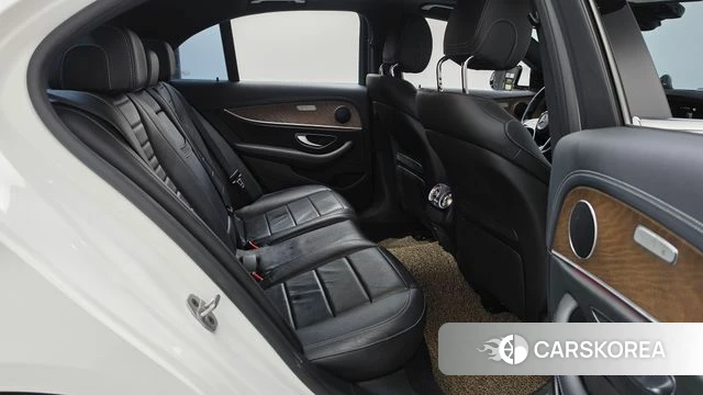 Mercedes-Benz E-Class W213 2021 Белый из Кореи, фото 2