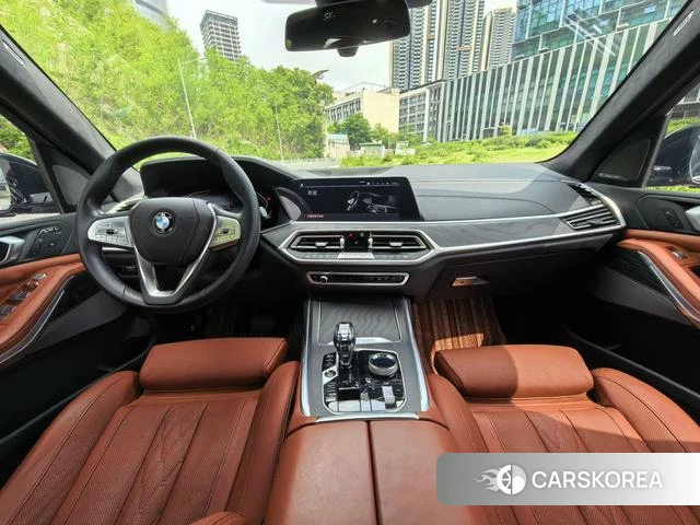 BMW X7 2021 Черный из Китая, фото 2