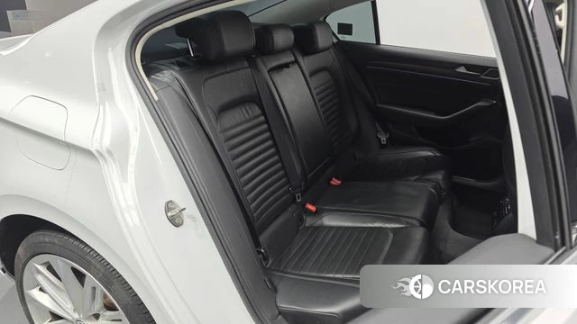 Volkswagen Passat GT (B8) 2018 Белый из Кореи, фото 2